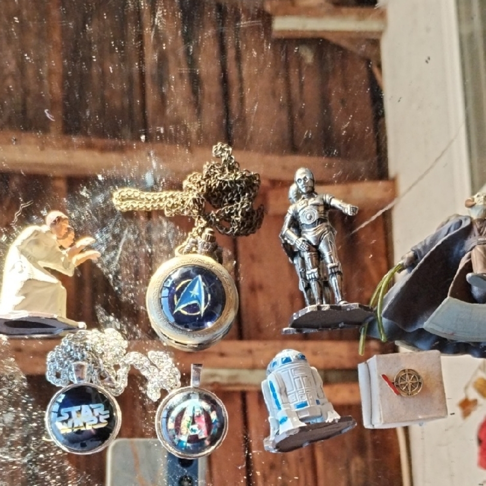 Star Wars and Star Trek Pendant and Metal Figurine Set+BONUS